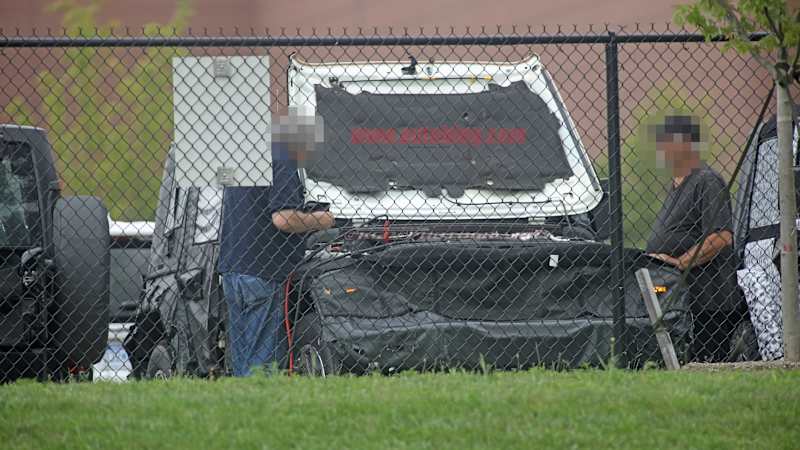 2018 Jeep Wrangler will keep classic hood style
